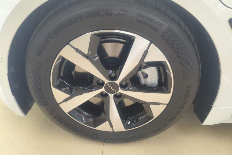 Used Zeekr 001 2023 WE Edition 86 kWh Exterior 3