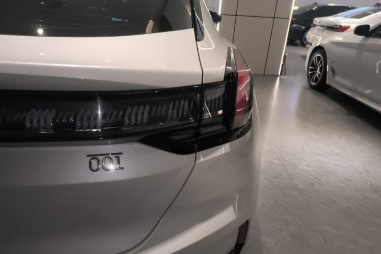 Used Zeekr 001 2023 WE Edition 86 kWh Exterior 3