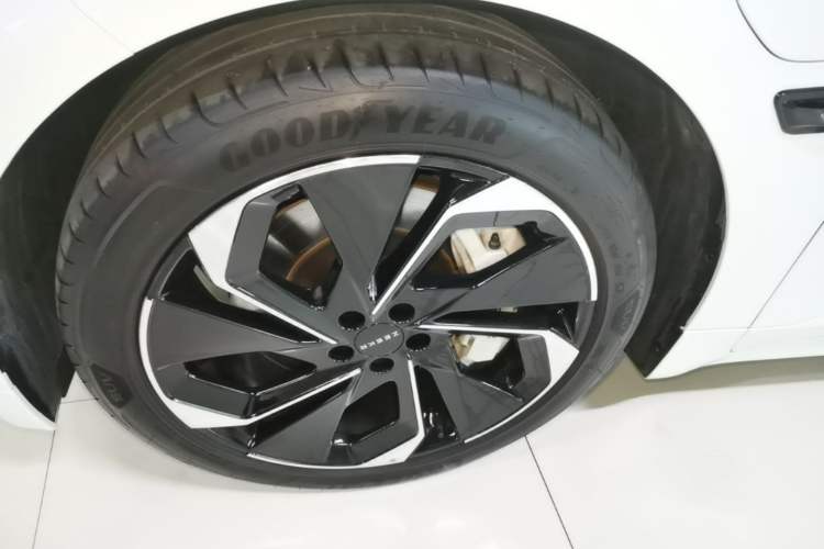 Used Zeekr 001 2023 WE Edition 86 kWh Exterior 4