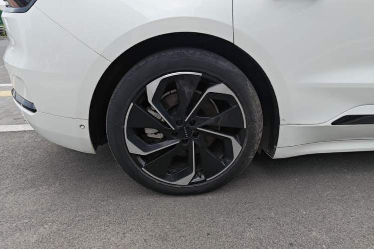 Used Zeekr 001 2023 WE Edition 86 kWh Exterior 5