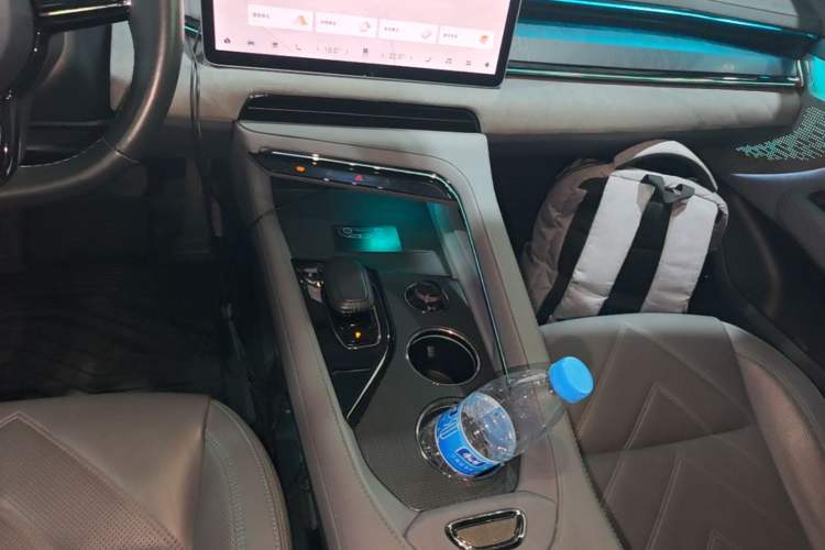 Used Zeekr 001 2023 WE Edition 86 kWh Gear Lever