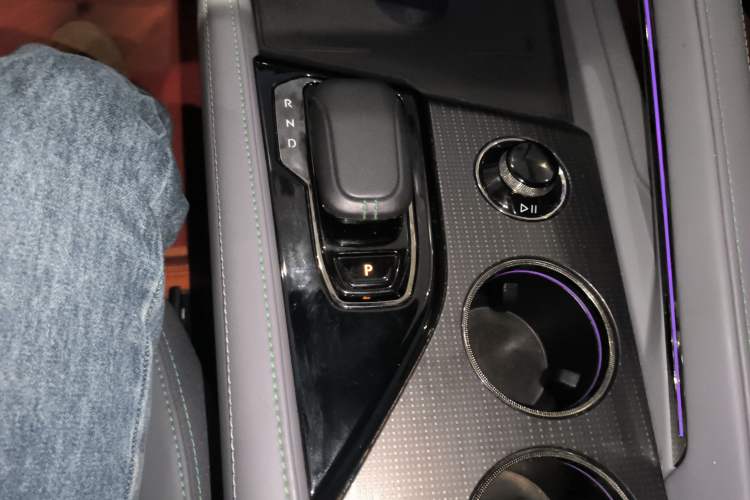 Used Zeekr 001 2023 WE Edition 86 kWh Gear Lever