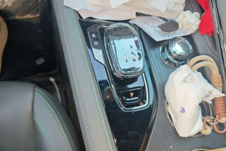Used Zeekr 001 2023 WE Edition 86 kWh Gear Lever