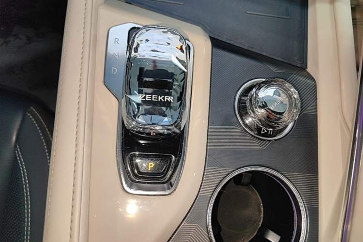 Used Zeekr 001 2023 WE Edition 86 kWh Gear Lever