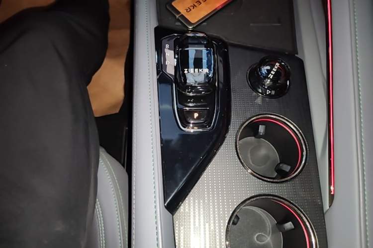 Used Zeekr 001 2023 WE Edition 86 kWh Gear Lever