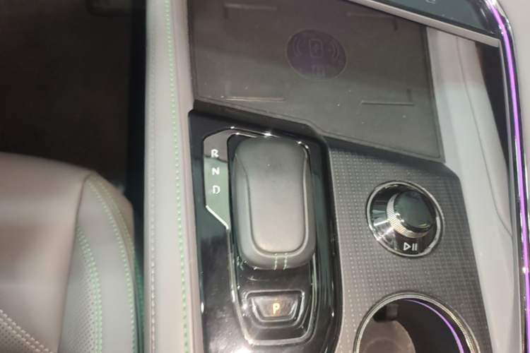 Used Zeekr 001 2023 WE Edition 86 kWh Gear Lever