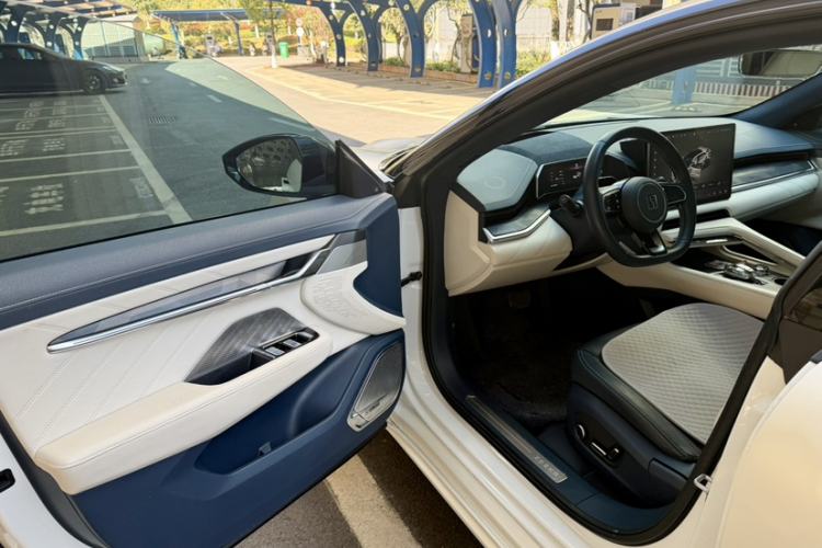 Used Zeekr 001 2023 ME Edition 100 kWh Interior 3