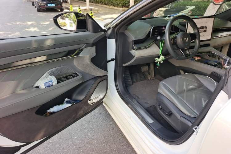 Used Zeekr 001 2023 WE Edition 100 kWh Interior 3