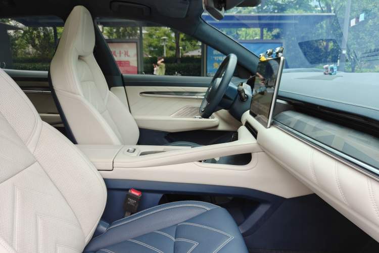 Used Zeekr 001 2023 WE Edition 86 kWh Interior 6