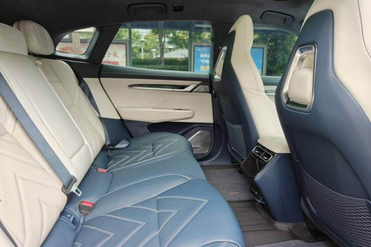 Used Zeekr 001 2023 WE Edition 86 kWh Interior 8