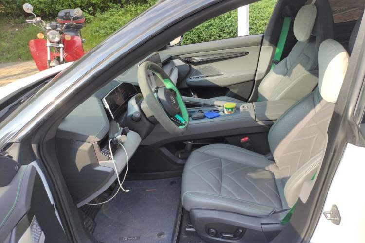 Used Zeekr 001 2023 YOU Edition 100 kWh Left Front Seat