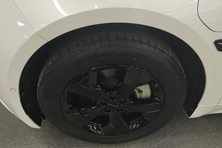 Used Zeekr 001 2023 WE Edition 100 kWh Left Front Wheel Hub