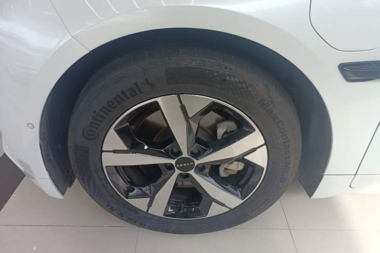 Used Zeekr 001 2023 WE Edition 86 kWh Left Front Wheel Hub