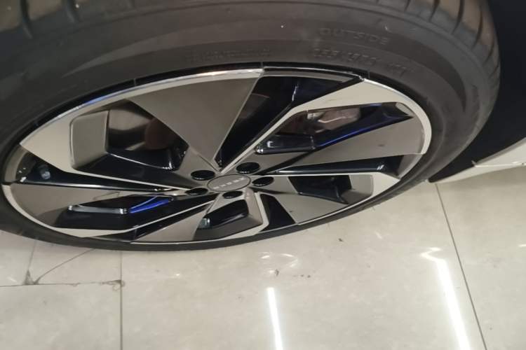 Used Zeekr 001 2023 WE Edition 86 kWh Left Front Wheel Hub
