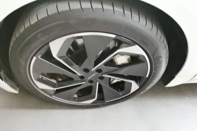 Used Zeekr 001 2023 ME Edition 100 kWh Left Front Wheel Hub