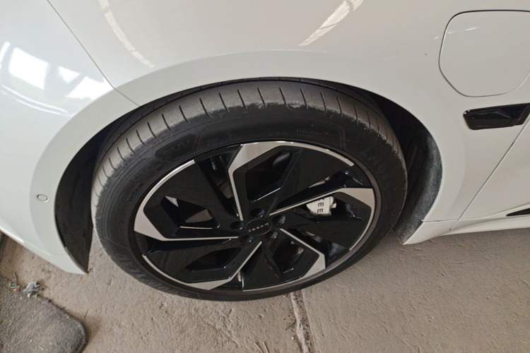 Used Zeekr 001 2023 ME Edition 100 kWh Left Front Wheel Hub