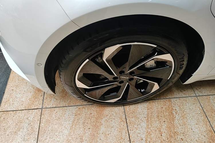 Used Zeekr 001 2023 WE Edition 86 kWh Left Front Wheel Hub