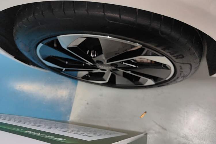 Used Zeekr 001 2023 WE Edition 86 kWh Left Front Wheel Hub