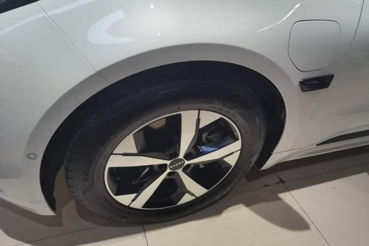 Used Zeekr 001 2023 WE Edition 100 kWh Left Front Wheel Hub