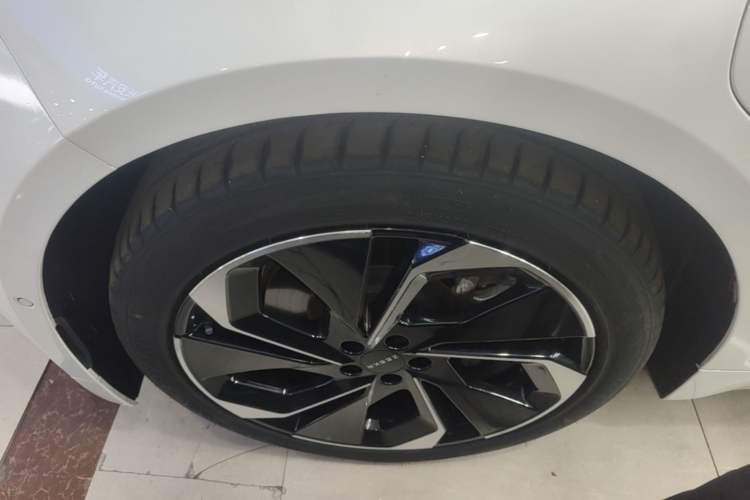 Used Zeekr 001 2023 WE Edition 86 kWh Left Front Wheel Hub