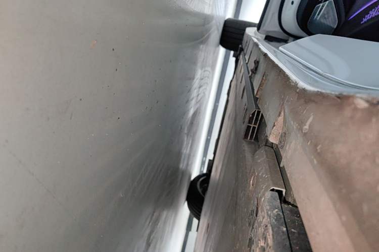 Used Zeekr 001 2023 WE Edition 86 kWh Left Side Sill
