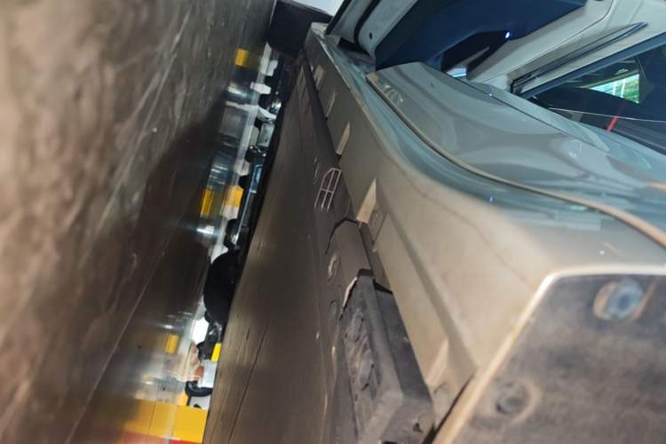 Used Zeekr 001 2023 WE Edition 86 kWh Left Side Sill