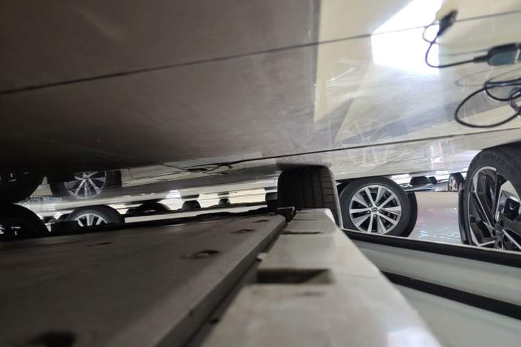 Used Zeekr 001 2023 WE Edition 86 kWh Left Side Sill