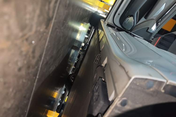 Used Zeekr 001 2023 WE Edition 86 kWh Left Side Sill