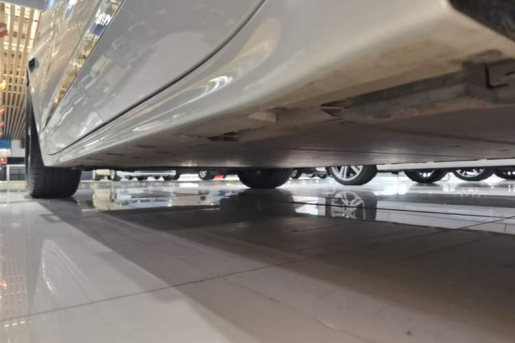 Used Zeekr 001 2023 WE Edition 100 kWh Left Side Sill