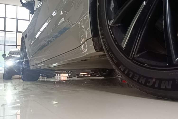 Used Zeekr 001 2023 WE Edition 100 kWh Left Side Sill