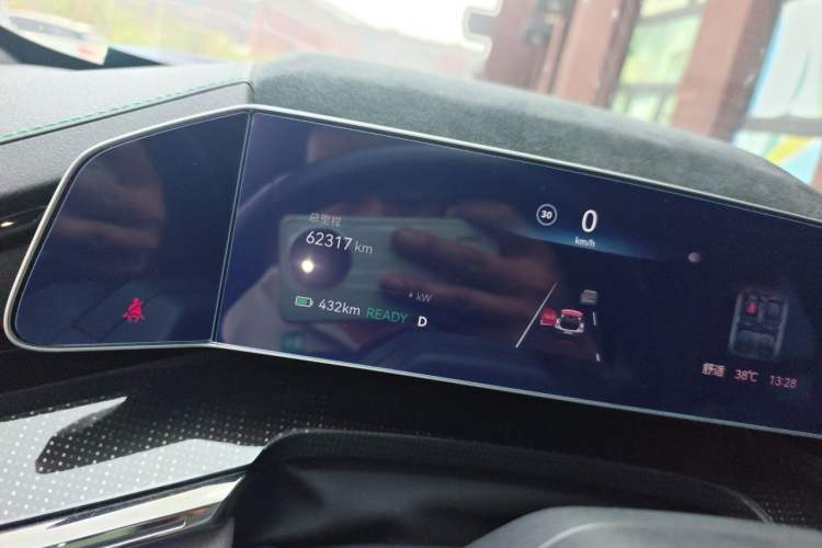 Used Zeekr 001 2023 WE Edition 86 kWh Odometer Close Up