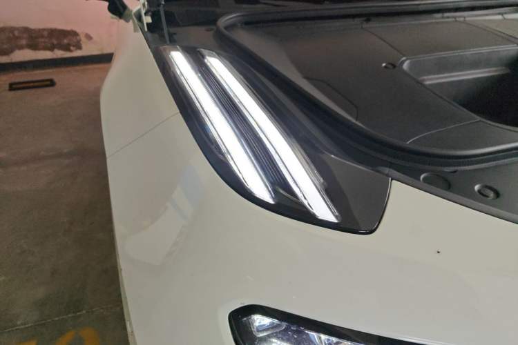 Used Zeekr 001 2023 WE Edition 86 kWh Right Front Headlight