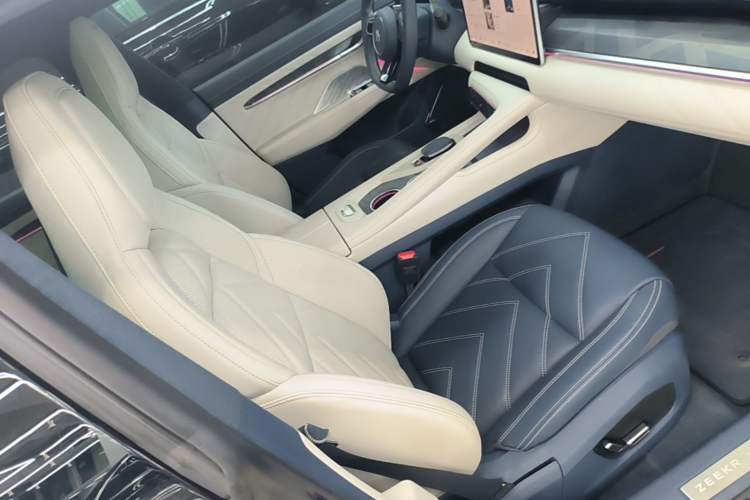 Used Zeekr 001 2023 WE Edition 86 kWh Right Front Seat