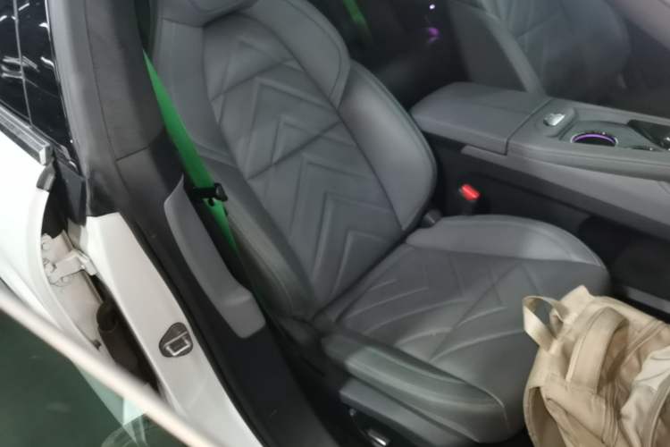 Used Zeekr 001 2023 WE Edition 100 kWh Right Front Seat