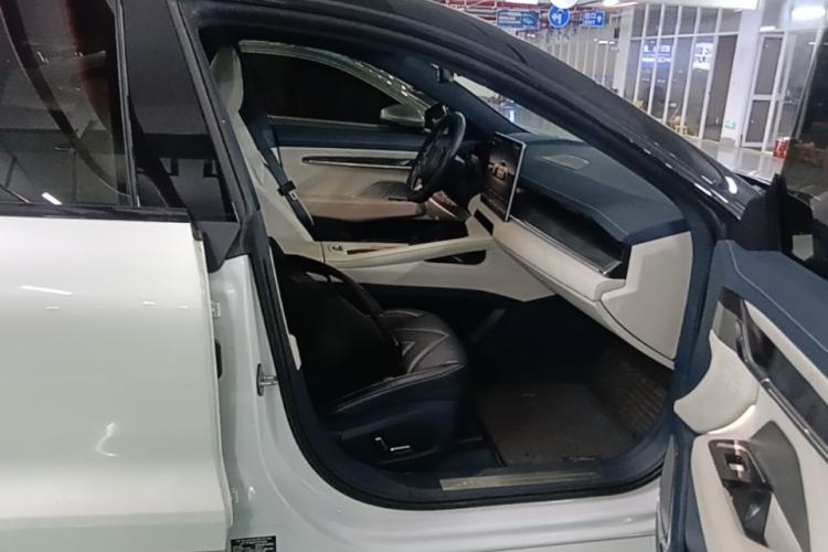 Used Zeekr 001 2023 WE Edition 86 kWh Right Front Seat