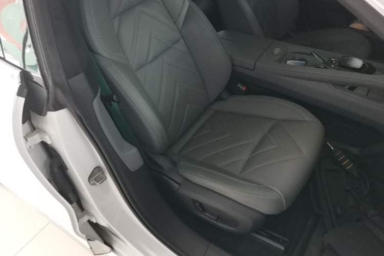 Used Zeekr 001 2023 WE Edition 86 kWh Right Front Seat