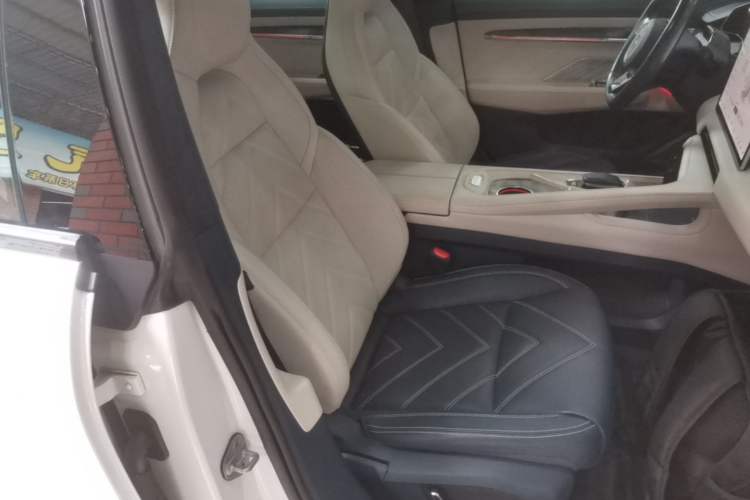 Used Zeekr 001 2023 WE Edition 100 kWh Right Front Seat