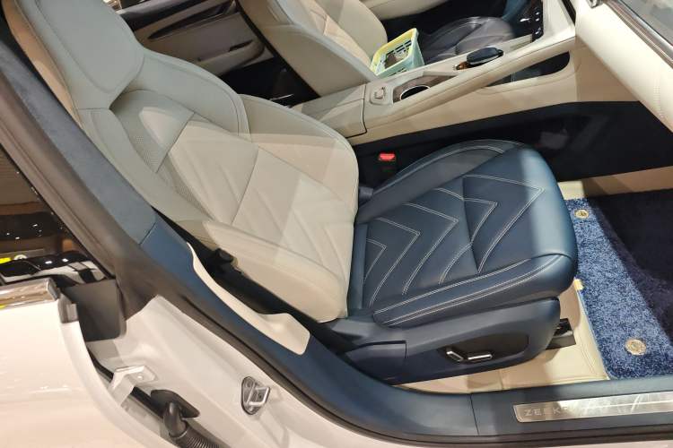 Used Zeekr 001 2023 WE Edition 86 kWh Right Front Seat