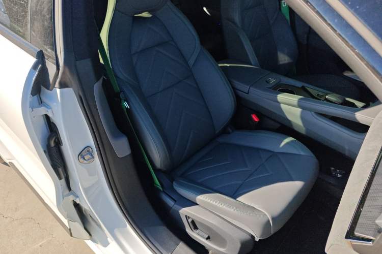 Used Zeekr 001 2023 WE Edition 100 kWh Right Front Seat