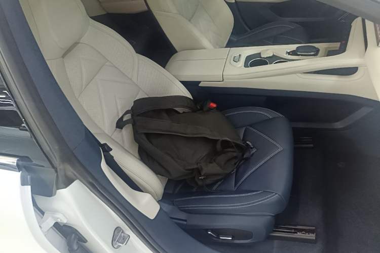 Used Zeekr 001 2023 WE Edition 100 kWh Right Front Seat