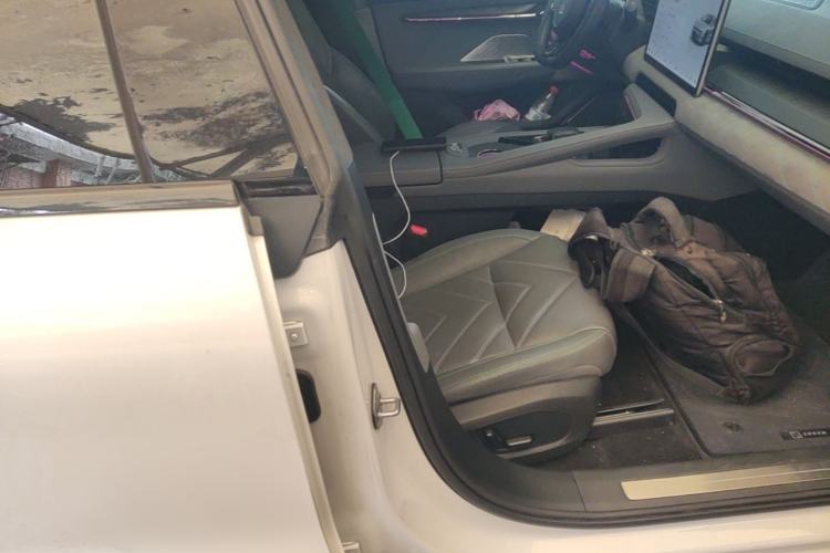 Used Zeekr 001 2023 WE Edition 100 kWh Right Front Seat