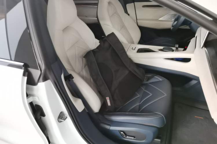 Used Zeekr 001 2023 ME Edition 100 kWh Right Front Seat