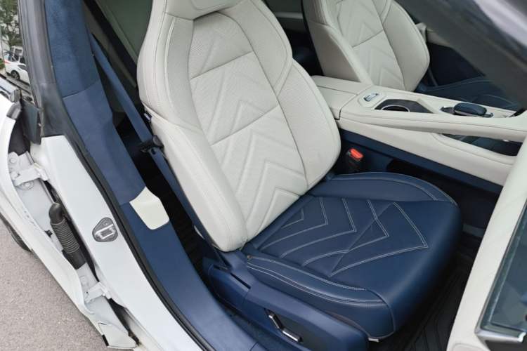 Used Zeekr 001 2023 WE Edition 86 kWh Right Front Seat