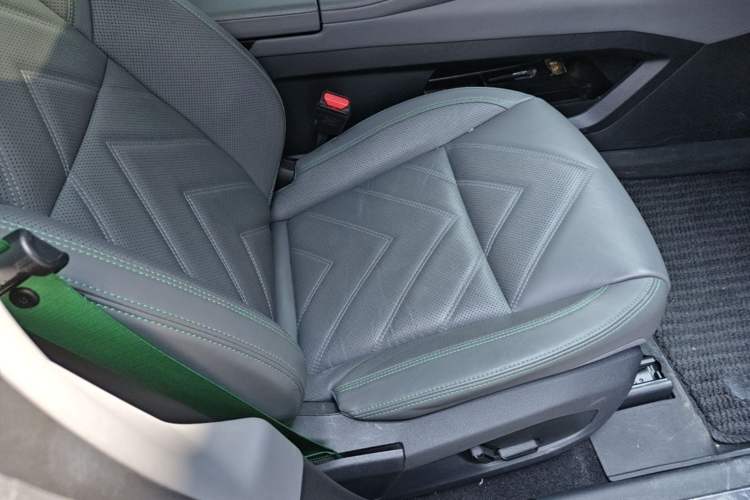 Used Zeekr 001 2023 WE Edition 100 kWh Right Front Seat