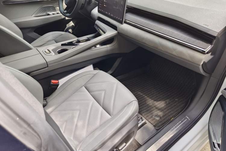 Used Zeekr 001 2023 WE Edition 100 kWh Right Front Seat