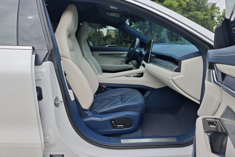 Used Zeekr 001 2023 WE Edition 100 kWh Right Front Seat
