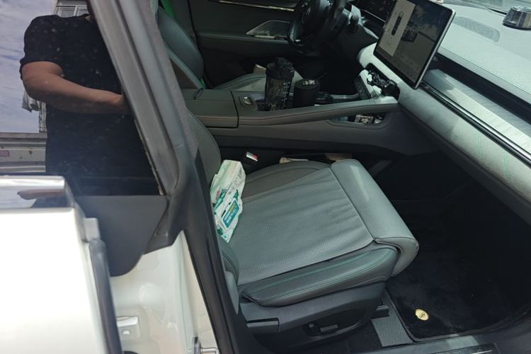 Used Zeekr 001 2023 WE Edition 100 kWh Right Front Seat