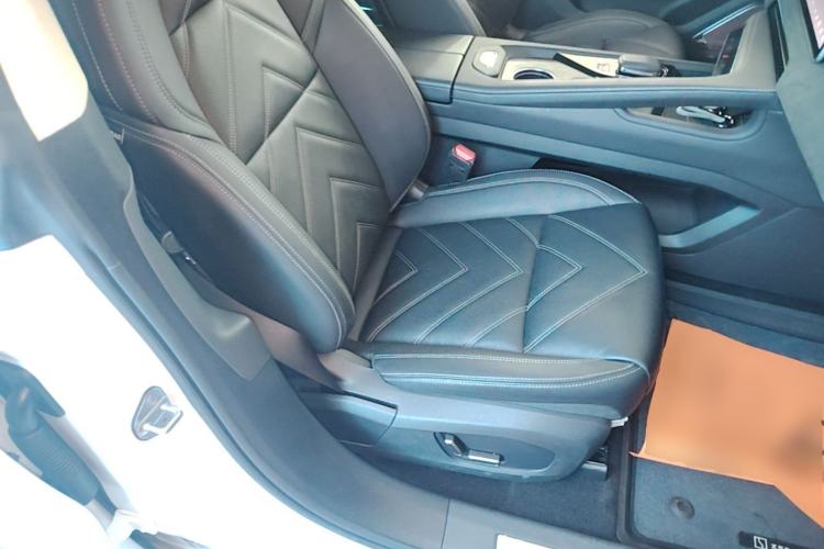 Used Zeekr 001 2023 WE Edition 100 kWh Right Front Seat