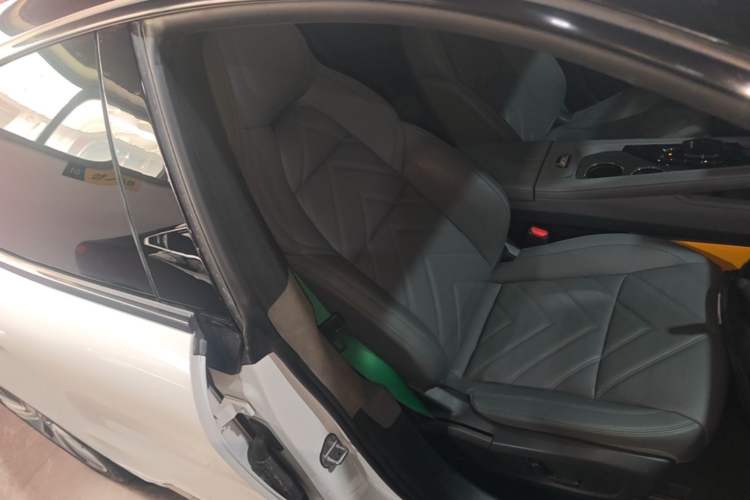 Used Zeekr 001 2023 WE Edition 86 kWh Right Front Seat