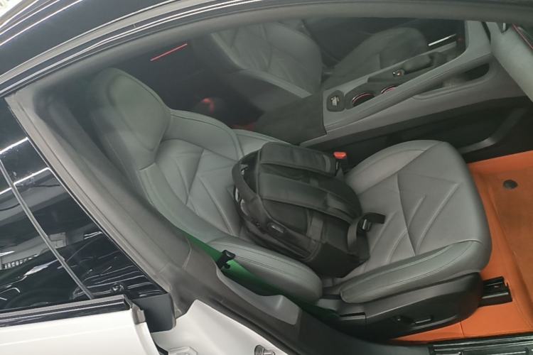 Used Zeekr 001 2023 WE Edition 86 kWh Right Front Seat